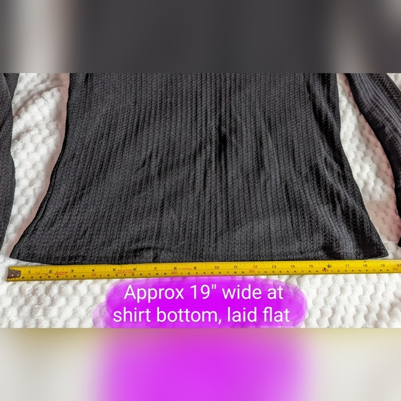 Size small, black waffle weave style V neck lightweight t shirt, EUC - Picture 7 of 9